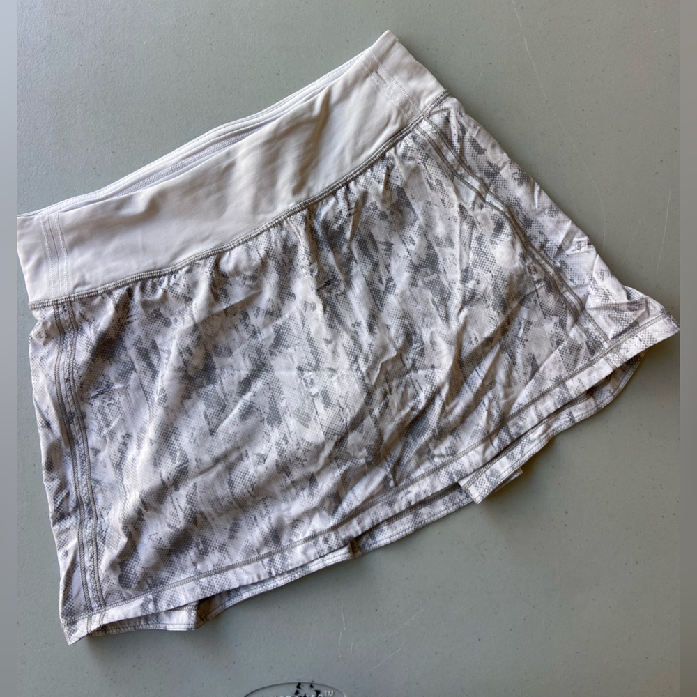 Lululemon Pace Rival mid rise skirt Long/tall size 4 EUC